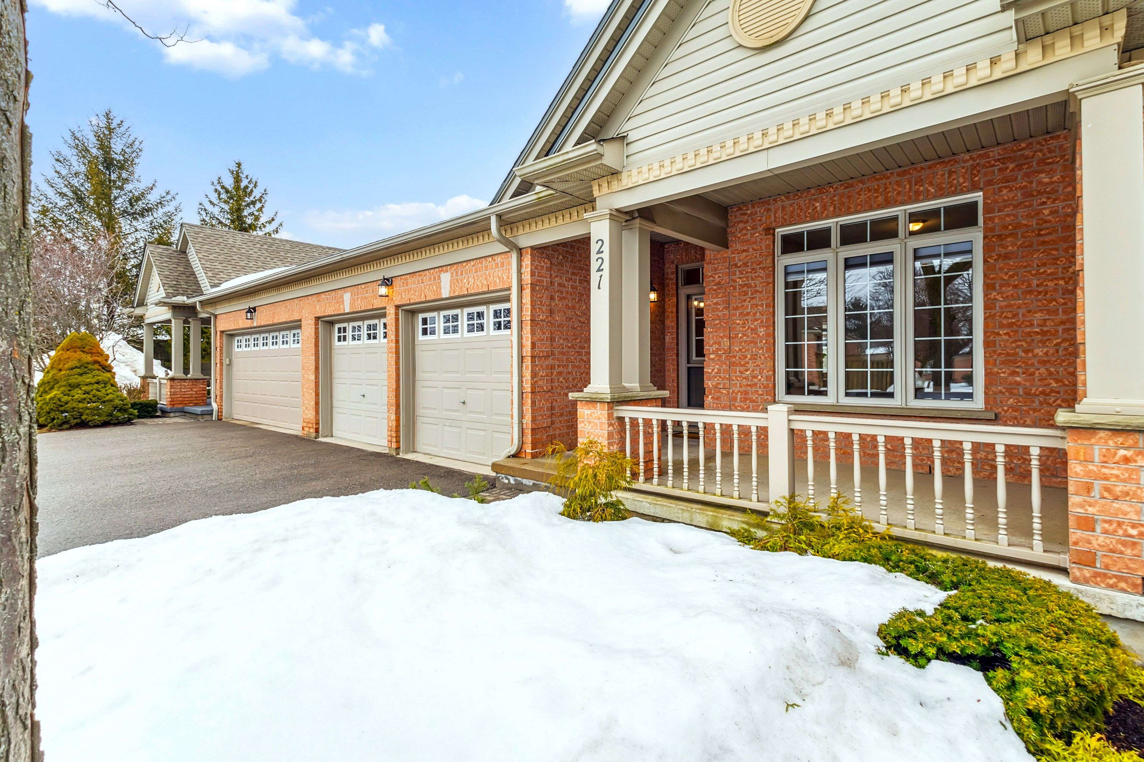 2025 Meadowgate BLVD #221, London, ON N6M 1K9