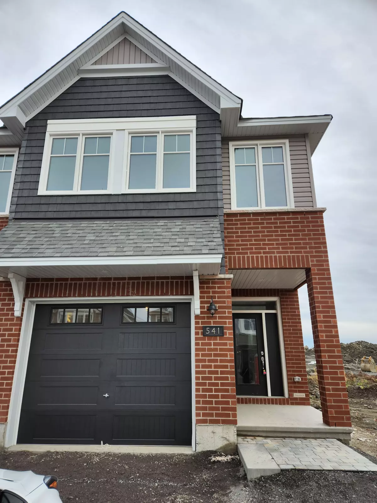 Barrhaven, ON K2J 7A5,541 Sonmarg CRES