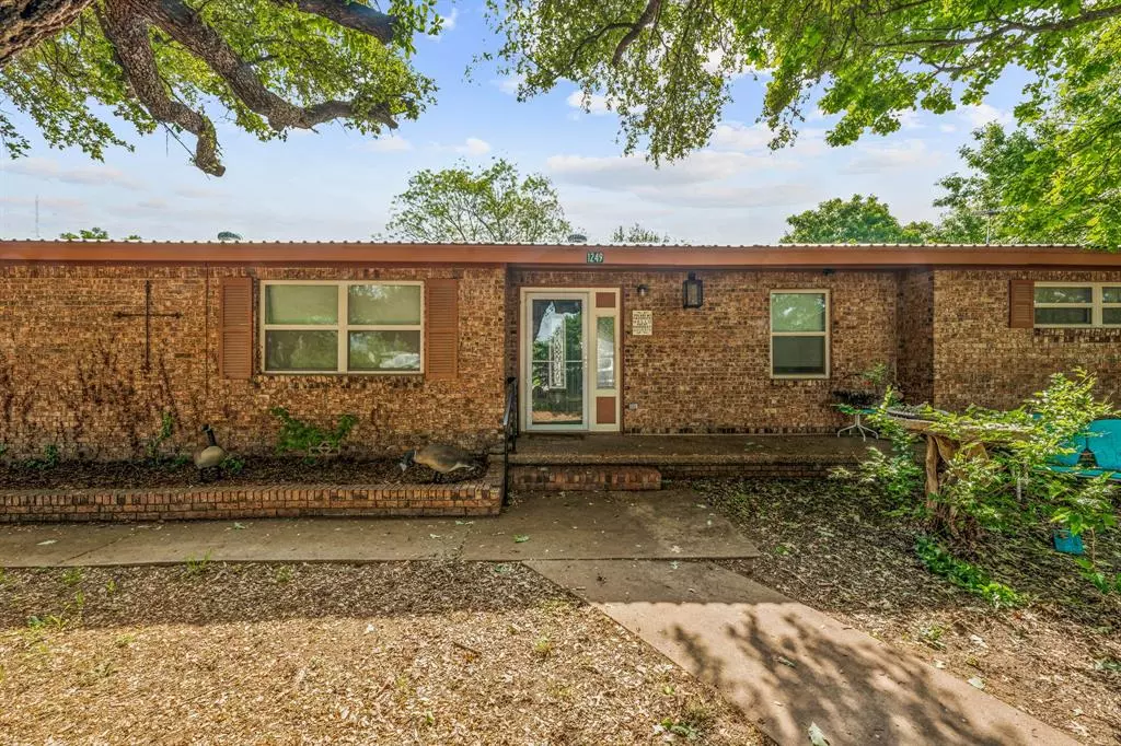 De Leon, TX 76444,1249 N Travis Street