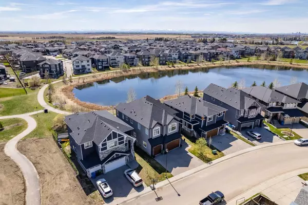 168 Kinniburgh LOOP, Chestermere, AB T1X0V1