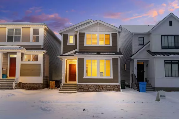 32 Rowmont Common NW, Calgary, AB T3L 0L3