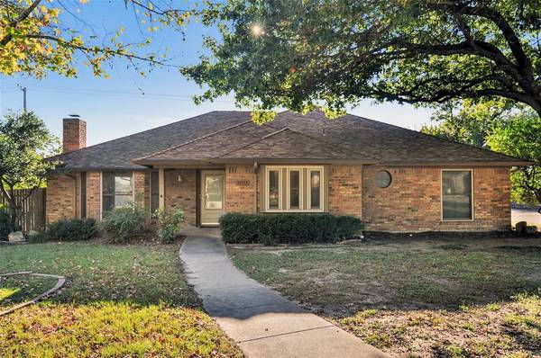 10173 Regent Row Street,  Benbrook,  TX 76126