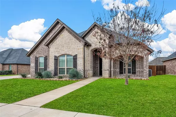 Waxahachie, TX 75165,104 Peyton Place