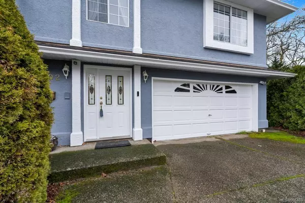 Saanich, BC V8P 5S4,1402 IRELAND Crt