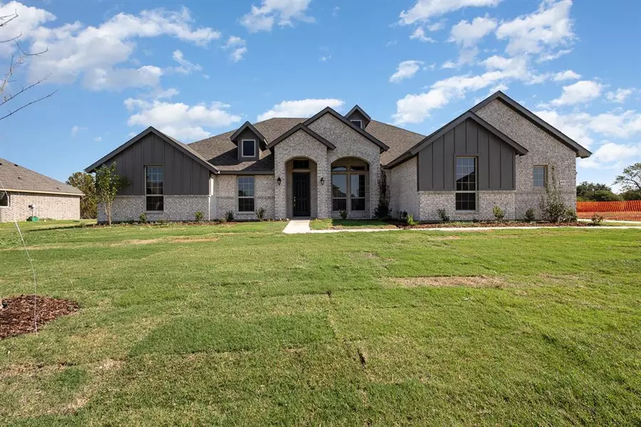 260 Crystal Lake Lane, Red Oak, TX 75154