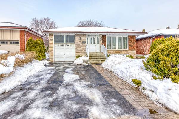 26 Landron CRES, Toronto W09, ON M9P 1K7