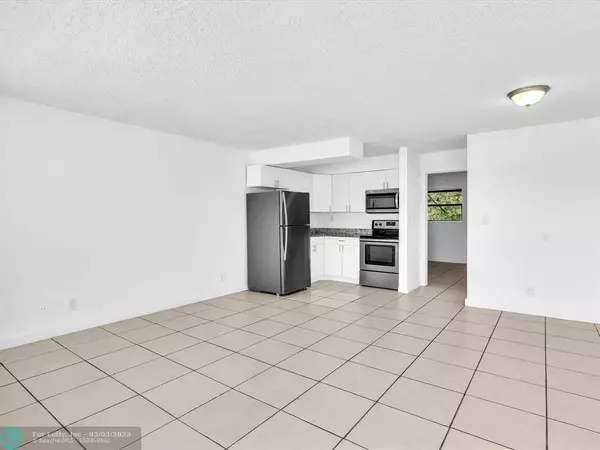 Pompano Beach, FL 33060,771 SW 8th St  #106