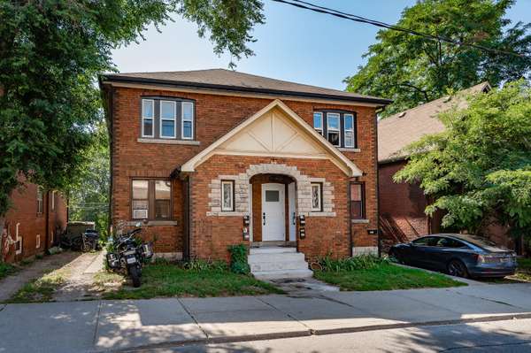 527 Kingston RD, Toronto E02, ON M4L 1V5