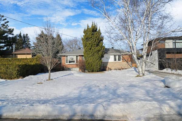 261 Cherryhill RD, Oakville, ON L6L 3E3