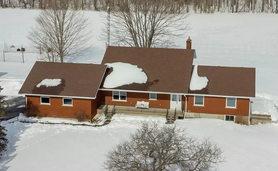 2449 Botting RD, South Frontenac, ON K0H 2T0