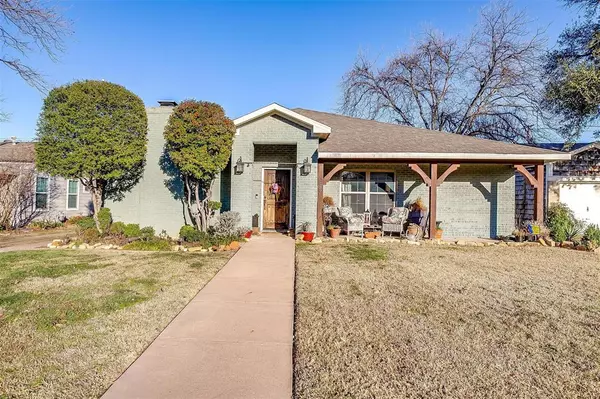 3829 Carolyn Road, Fort Worth, TX 76109