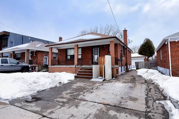 89 North Carson ST, Toronto W06, ON M8W 4C6