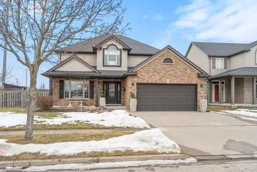 30 Fredonia CRES, St. Catharines, ON L2S 4C3