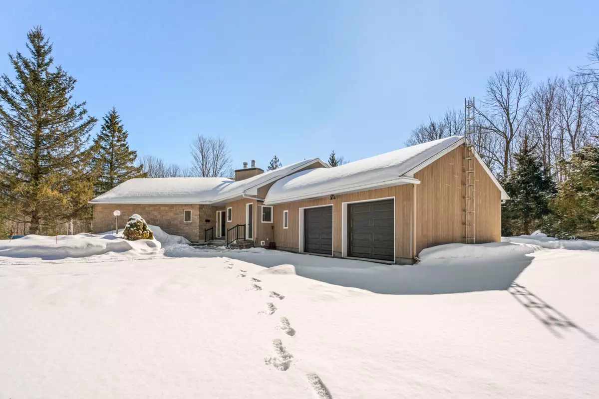 North Glengarry, ON K0B 1E0,22065 Irvine RD