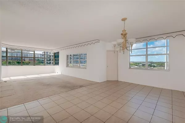 Hallandale Beach, FL 33009,1985 S Ocean Dr  #2E