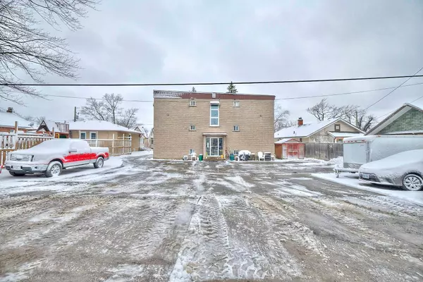 Welland, ON L3C 2A4,136 Wilton AVE #1