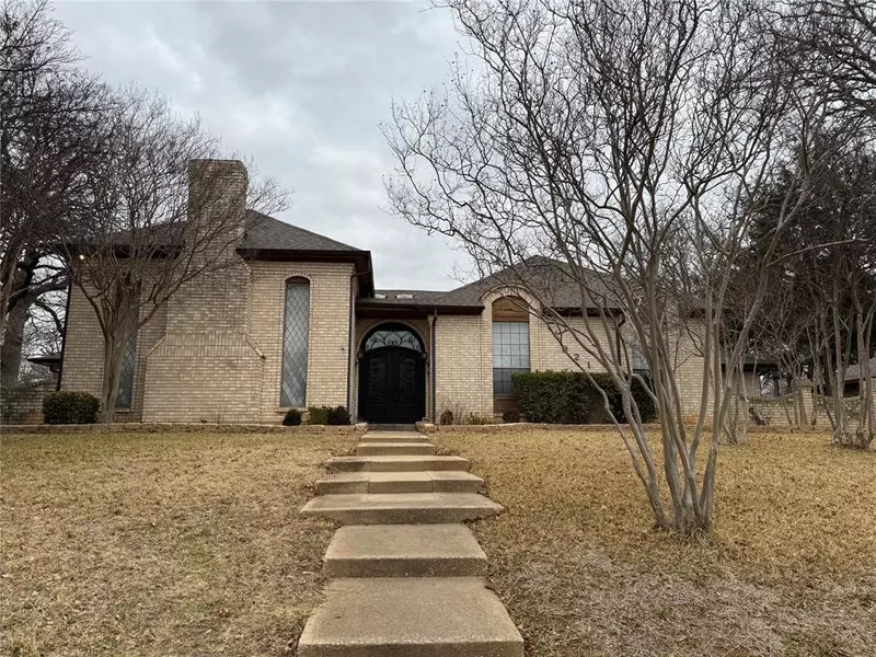 921 Angela Drive, Lewisville, TX 75067