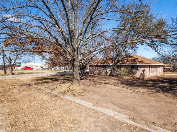 Cross Plains, TX 76443,401 N Avenue E