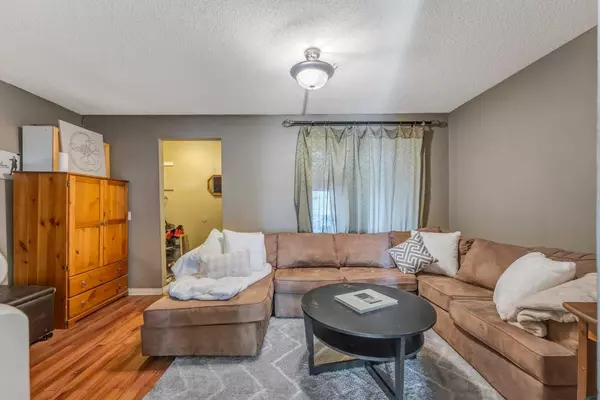 Calgary, AB T2A 5N4,55 Penworth Close Southeast