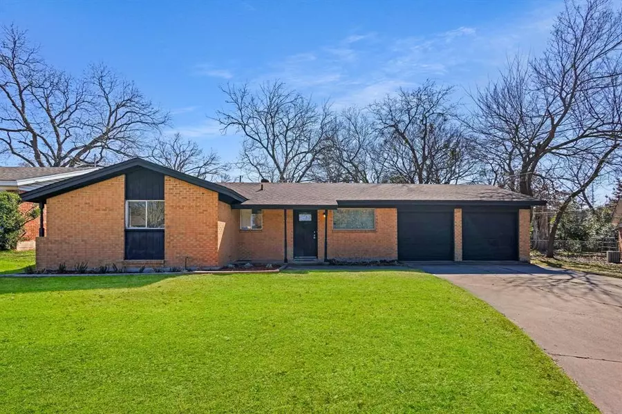 204 E Rentz Street, Weatherford, TX 76086