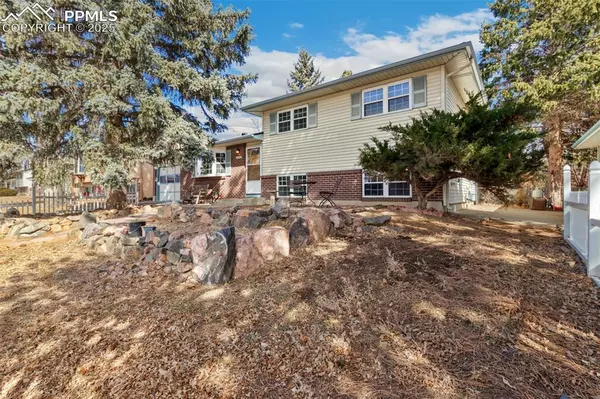 4623 La Cresta DR, Colorado Springs, CO 80918