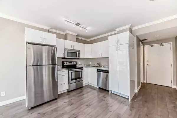 Calgary, AB T2L 2L6,10 Brentwood Common Northwest #1103