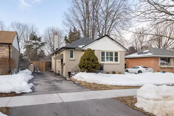 17 Admiral RD, Ajax, ON L1S 2N8