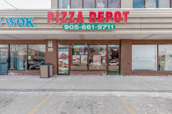 160 Centennial Pkwy N #2, Hamilton, ON L8E 1H9