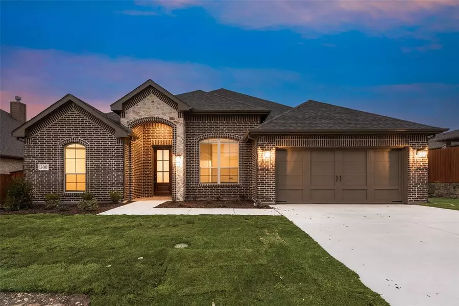 300 Honey Brook Lane, Aledo, TX 76008