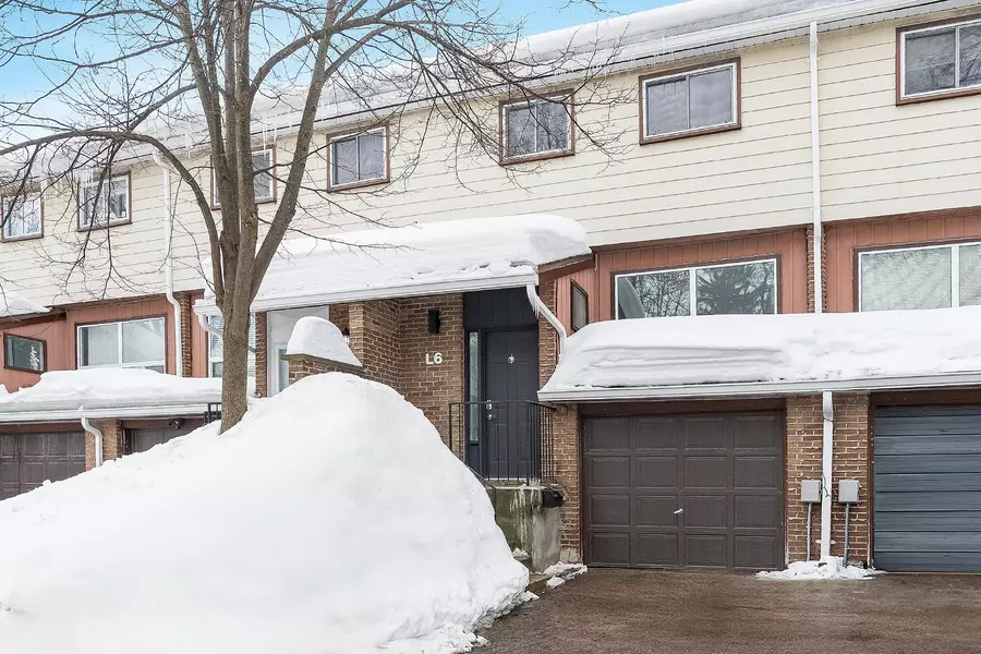 63 Ferris LN #L6, Barrie, ON L4M 5C4