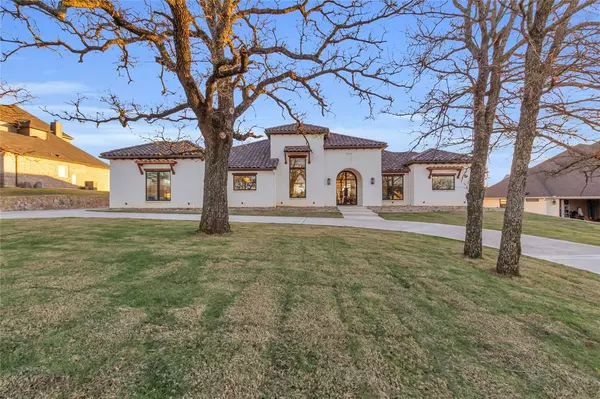 4020 Highland Oaks Lane, Cleburne, TX 76031