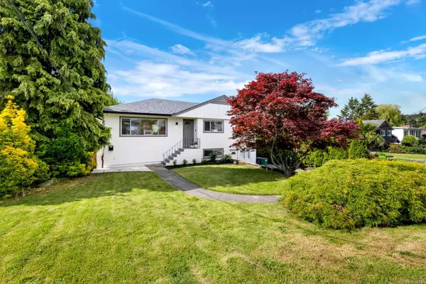 1045 Nicholson St, Saanich, BC V8X 3L3