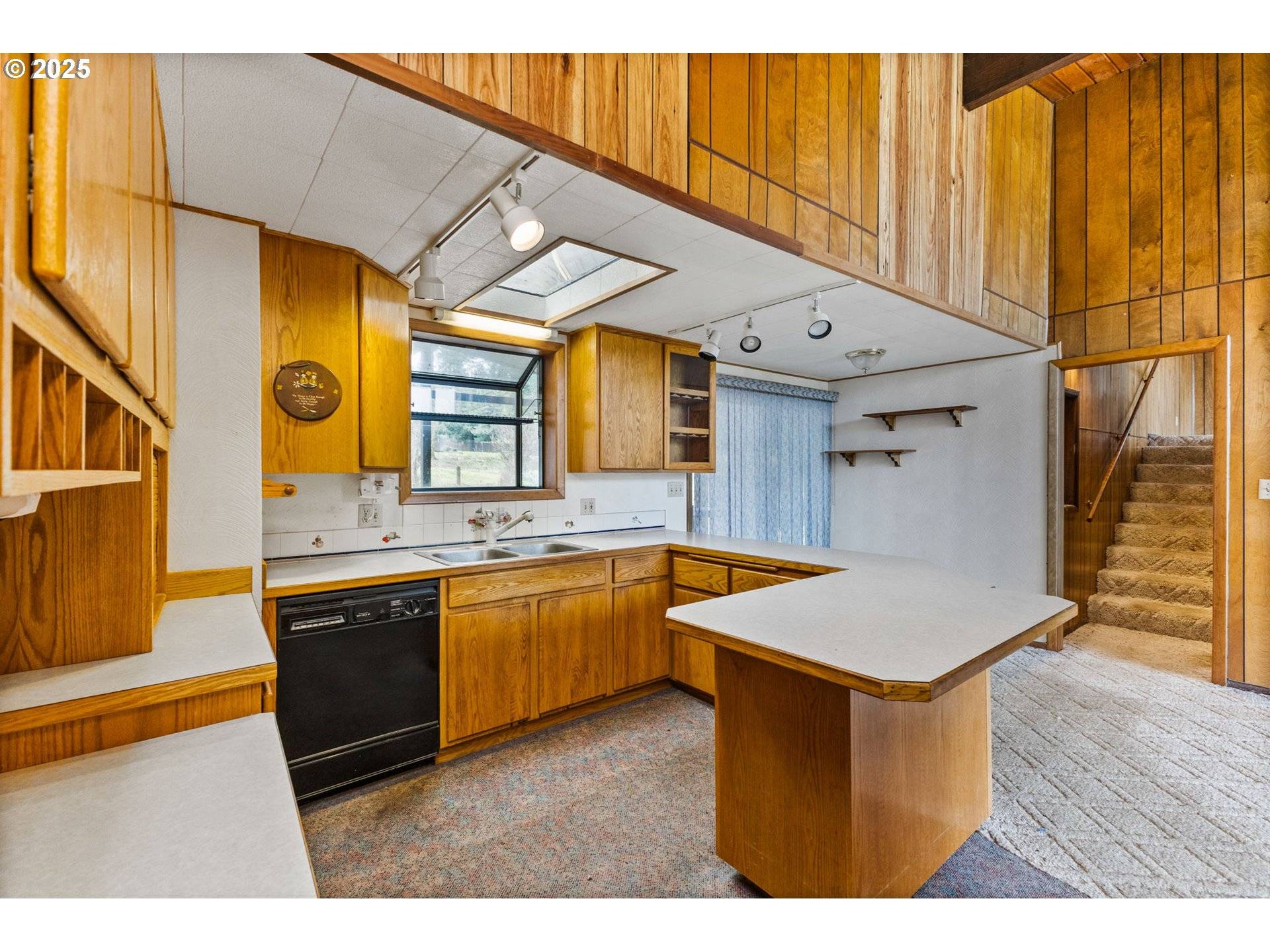 Foster, OR 97345,27990 RIGGS HILL RD