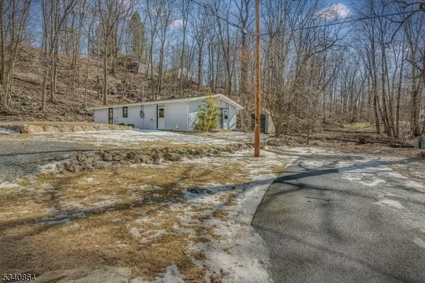 Hopatcong Boro, NJ 07843,15 Stevens Trl