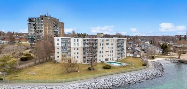 1 Mowat AVE #209, Kingston, ON K7M 1J8