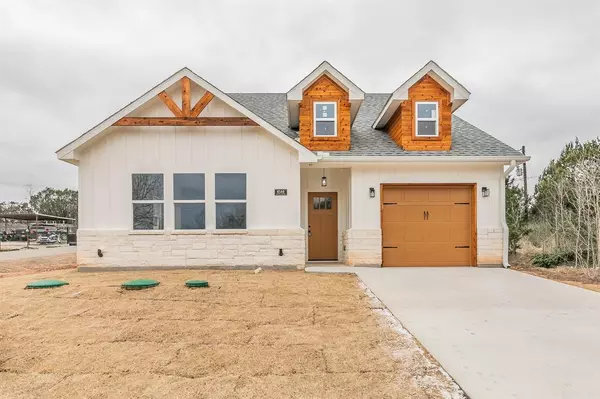 4544 Poplar Drive, Granbury, TX 76048