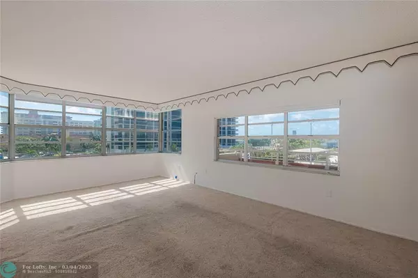 Hallandale Beach, FL 33009,1985 S Ocean Dr  #2E