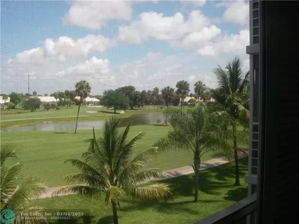 Pompano Beach, FL 33069,3970 Oaks Clubhouse Dr  #310