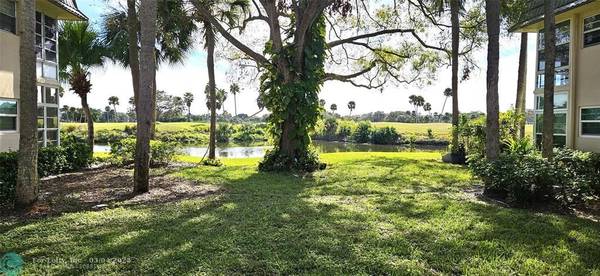 Vero Beach, FL 32962,34 Vista Gardens Trl  #104