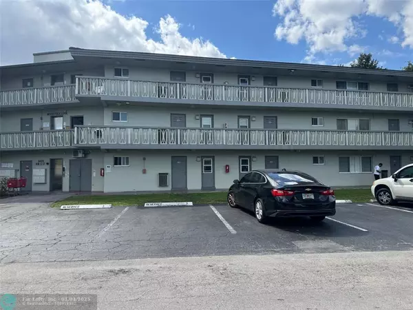 5420 NW 11 Street  #202, Plantation, FL 33313