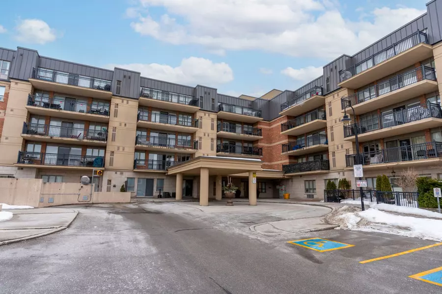 8026 Kipling AVE #212, Vaughan, ON L4L 2A1