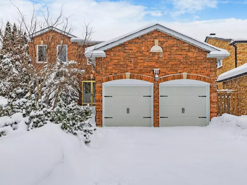 38 Lancashire RD, Markham, ON L3R 8K1