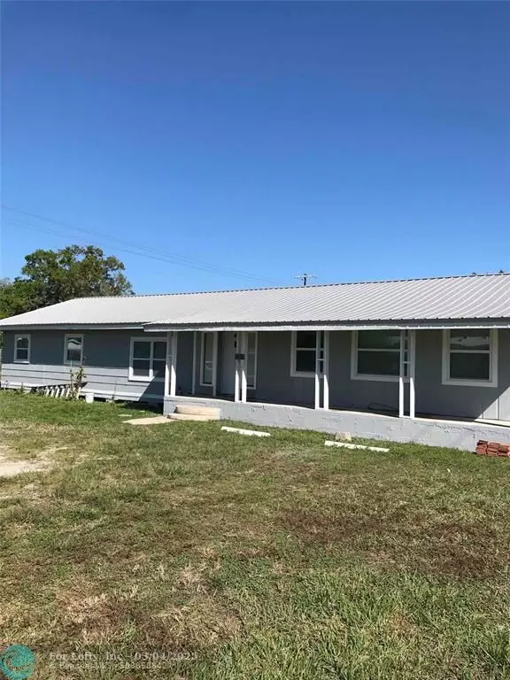 Moore Haven, FL 33471,298 5th St