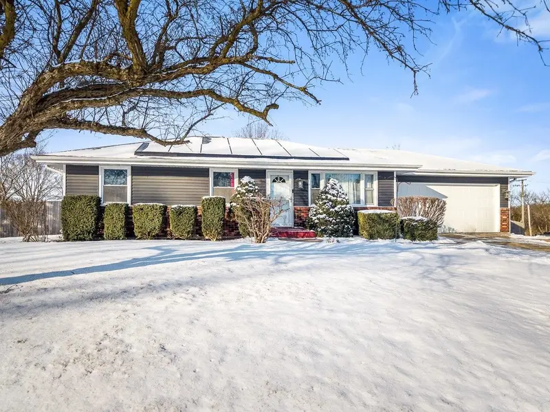 6268 Walnut Grove Rd, Loves Park, IL 61111