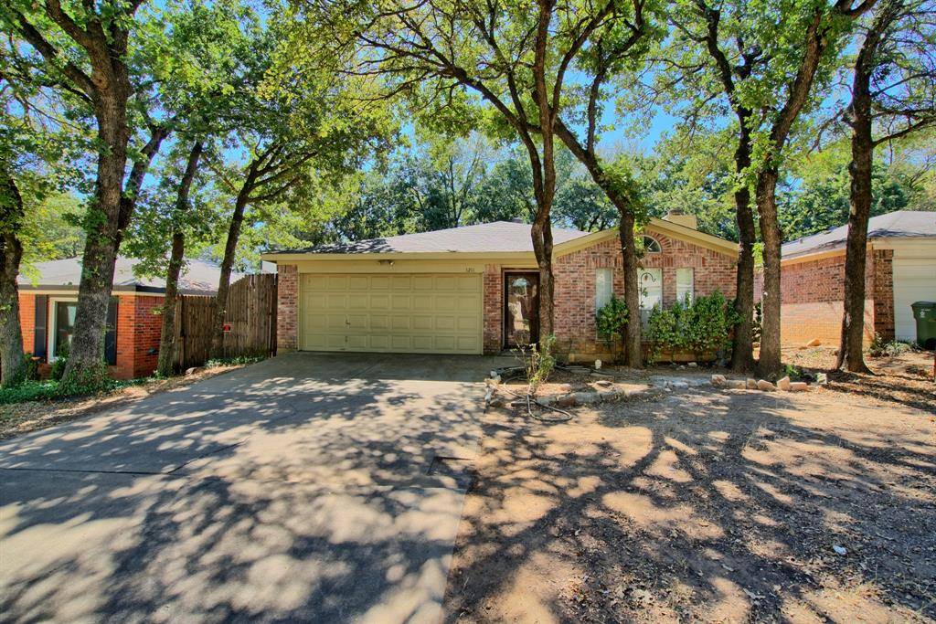 1211 Cardinal Oaks Drive, Mansfield, TX 76063