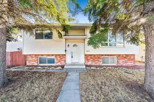 619 Templeside RD Northeast, Calgary, AB T1Y 3M4