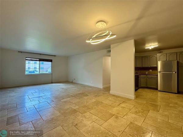 Wilton Manors, FL 33305,124 NE 19th Ct  #102B