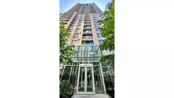 40 Nepean ST N #1206, Ottawa Centre, ON K2P 0X5