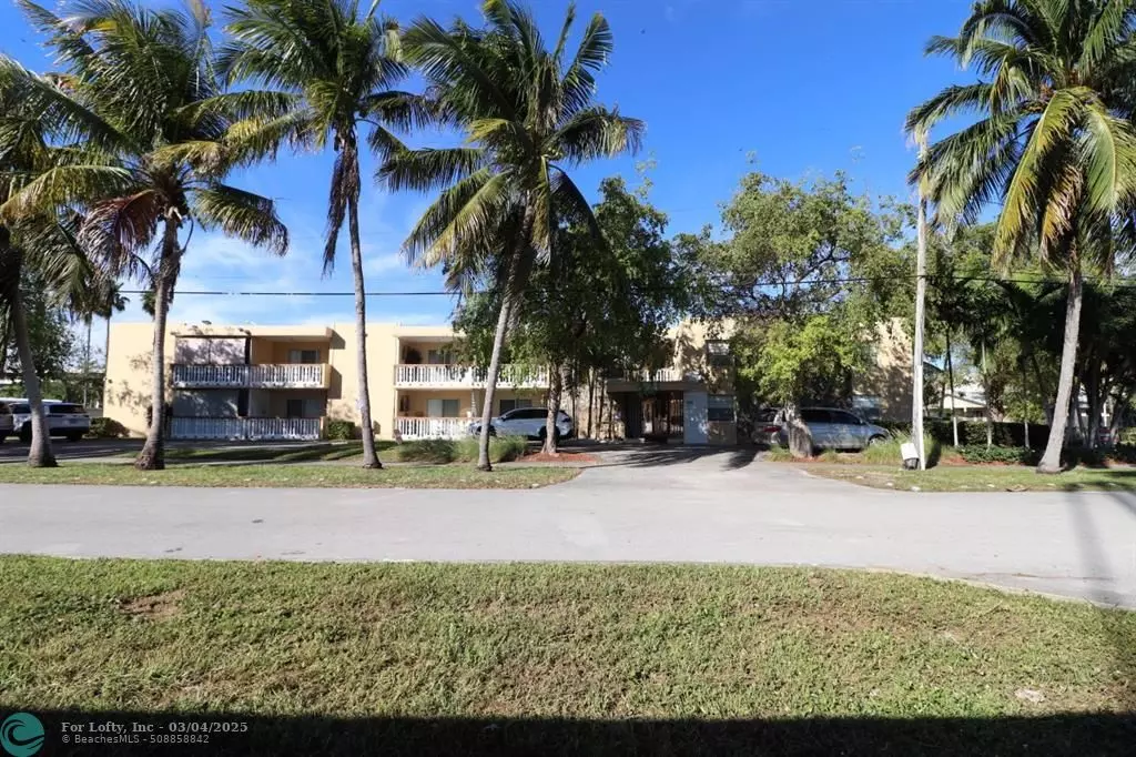 North Miami Beach, FL 33181,2031 NE 139th St  #25