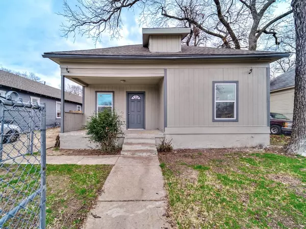 1018 E Allen Avenue, Fort Worth, TX 76104